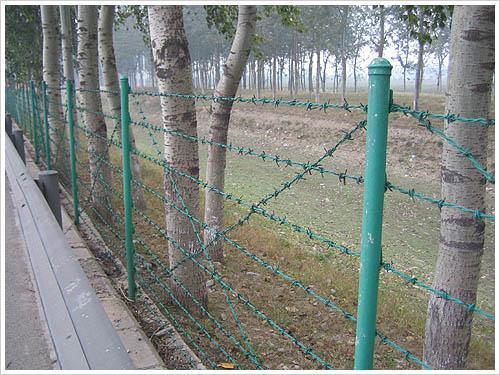  供应 挖掘机械   产品详细说明  刺绳护栏网   材质: 优质低碳